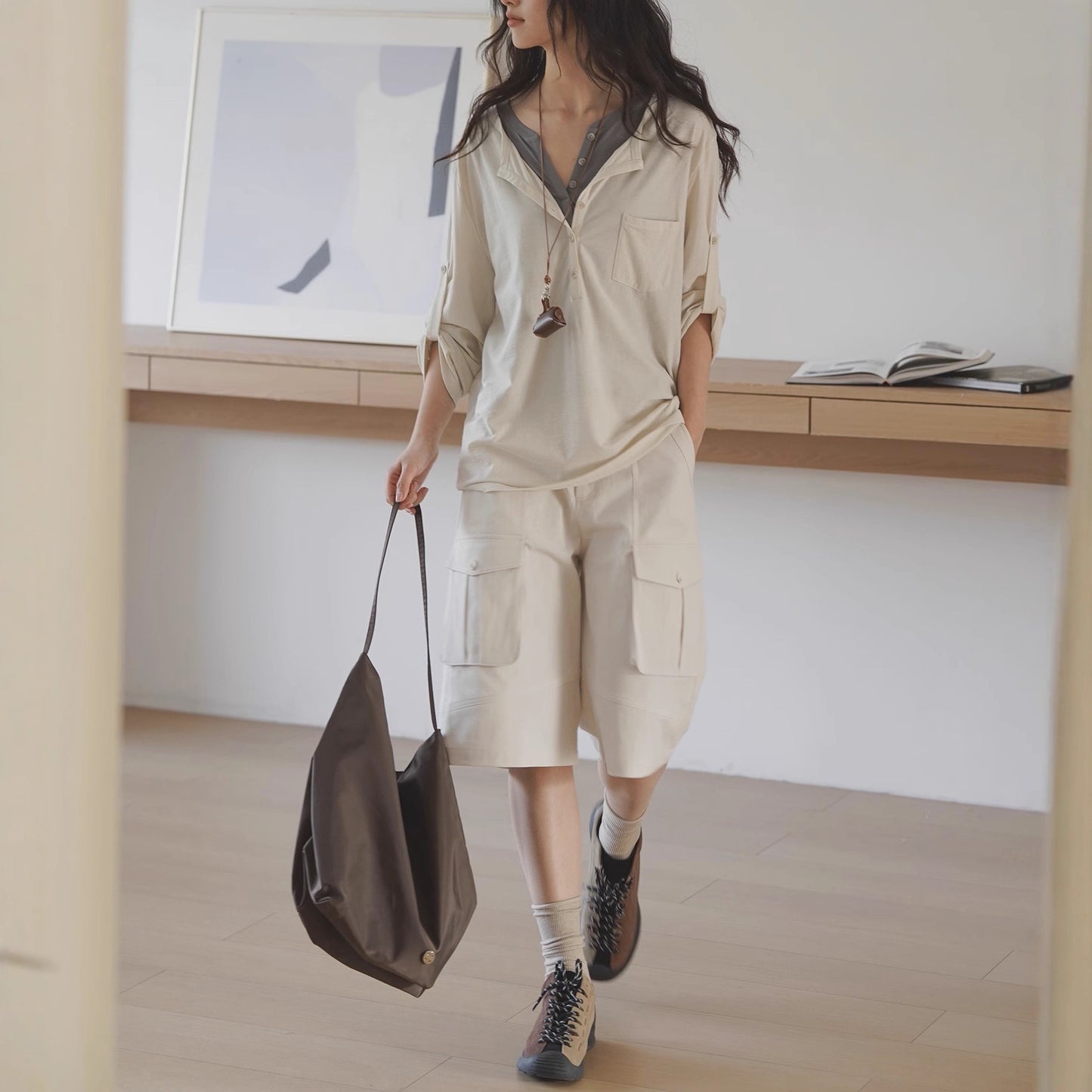 EIGHTMONTH contrasting fake two-piece loose T-shirt women's 2025 autumn new mid-sleeved shoulder-down niche top