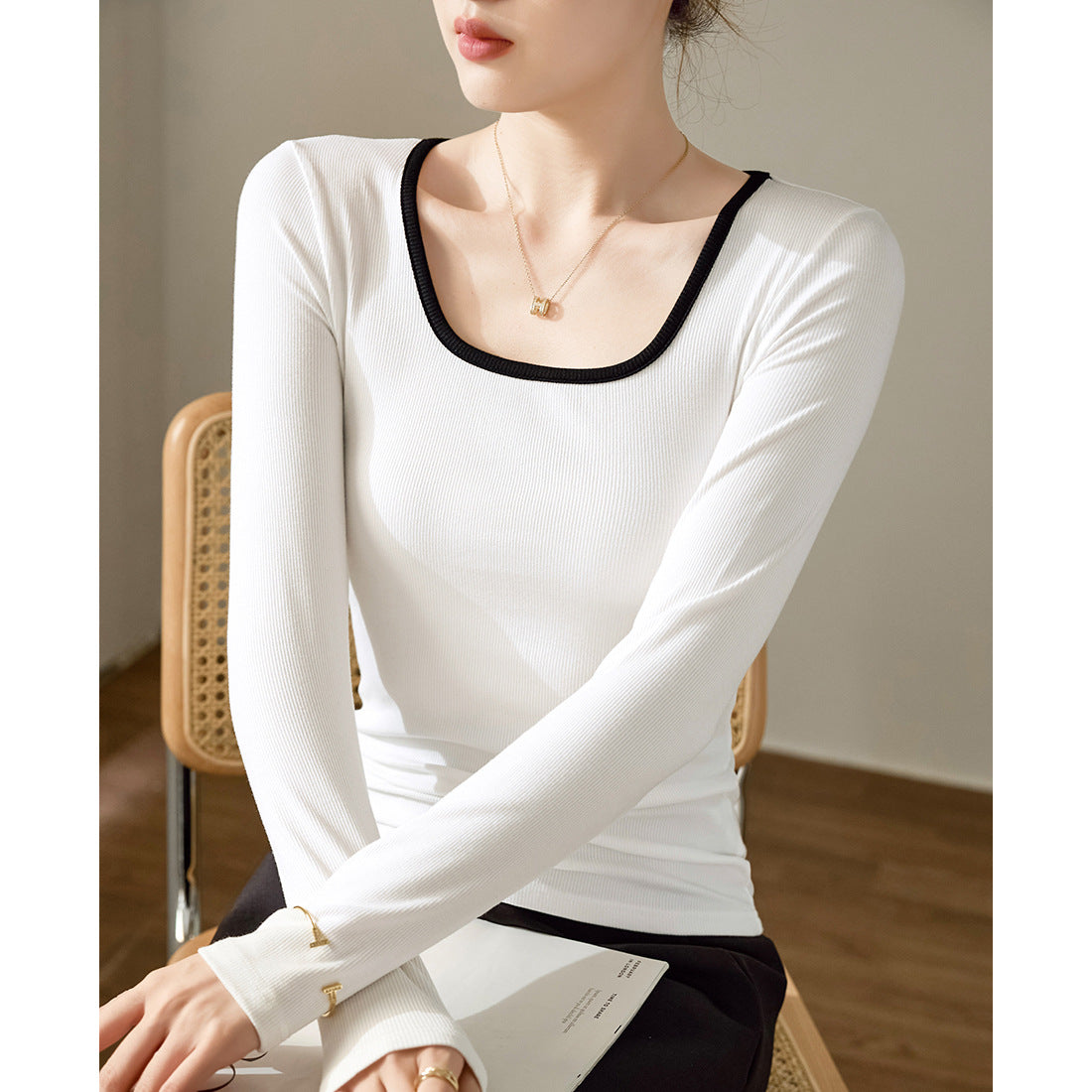 Selection of high elastic thin threaded square neck T-shirt women's long sleeves 2026 autumn and winter new outer wear contrasting color inner bottom top