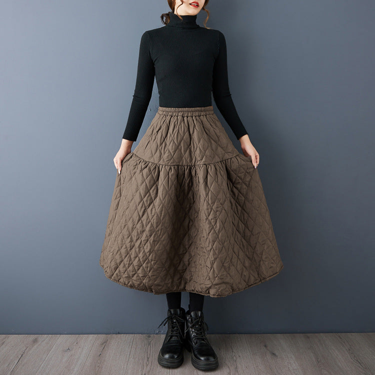 The real shot will be in the autumn and winter of 2025. The new cotton-added warm and thin solid-color A-shaped skirt women's clothing.