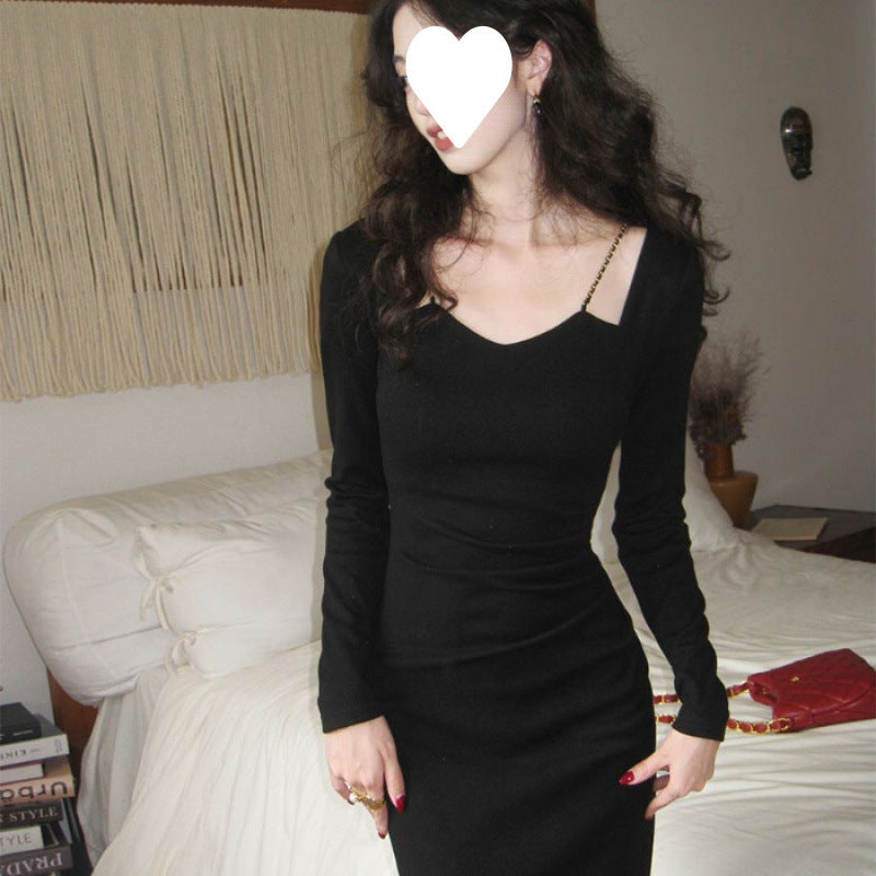 Spring and Autumn New Temperament Royal Sister Skinny Red Pure Desire Wind Buttocks Long Dress New Year's Robe Suspender Chain