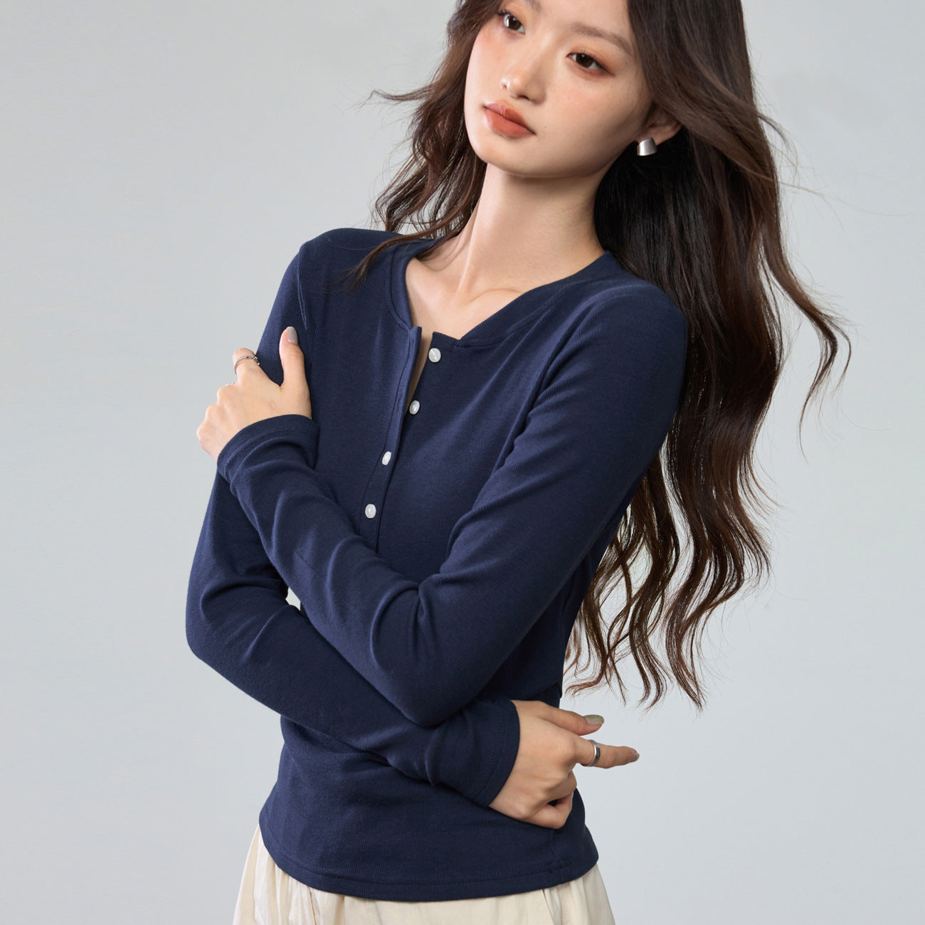 260g优可丝 亨利领气质新款秋装纽扣长袖T恤女修身显瘦上衣打底衫