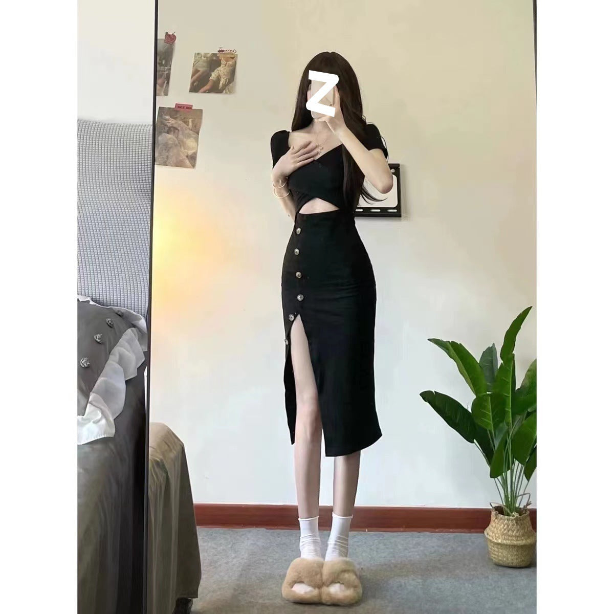 Sexy, light and familiar, pure desire style design sense, Spice Girl Royal Sister, black short-sleeved split-ended hip-wrapped dress, female waist and thin