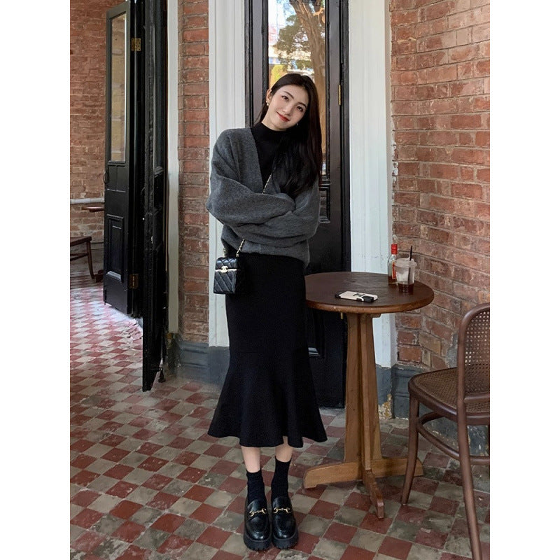 Autumn and winter with coats, high-end slimming, semi-turtleneck black dress, Hepburn style with temperament mermaid skirt