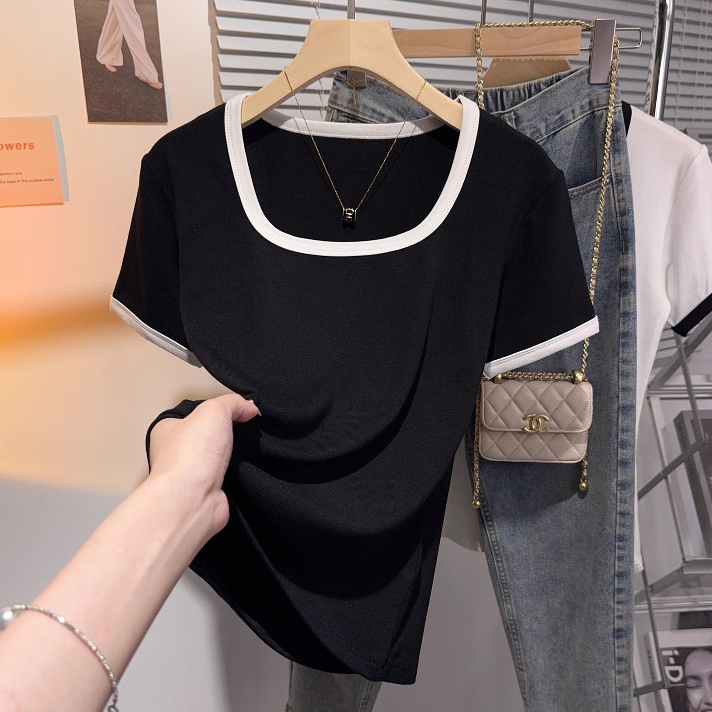 Threaded versatile short-sleeved square-neck contrasting T-shirt women's design sense niche temperament black slim-fitting summer top bottoming shirt