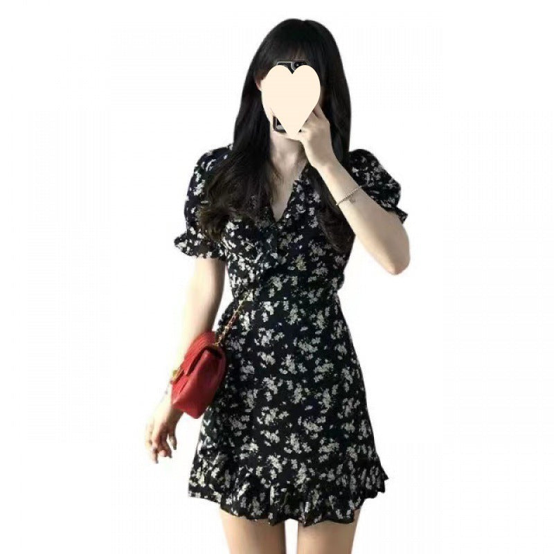 French short black floral dress, women's sweet and lustful skirt, puff sleeves, waist design, niche sense