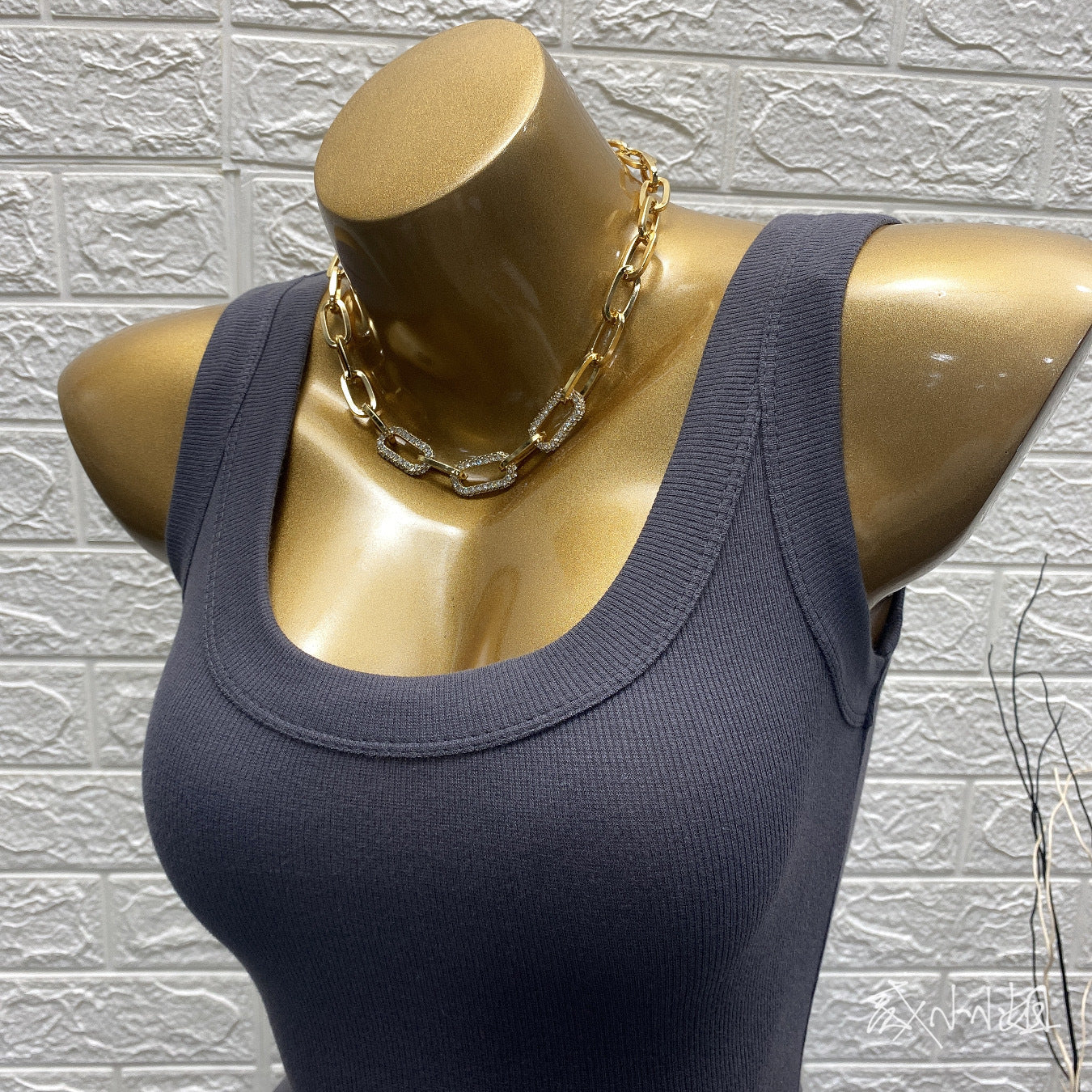 High-waisted short vest, women's cover, anti-light threaded cotton open-button bottomed halter top, new in summer 2026.