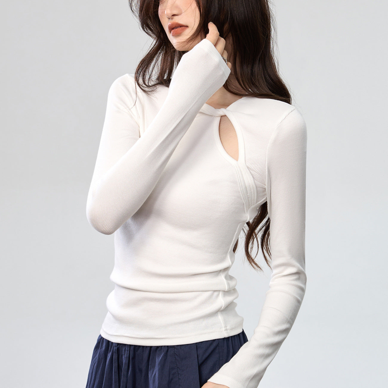 260G Youke silk, high-end design sense hollow temperament long-sleeved T-shirt women's early autumn French outer twist top