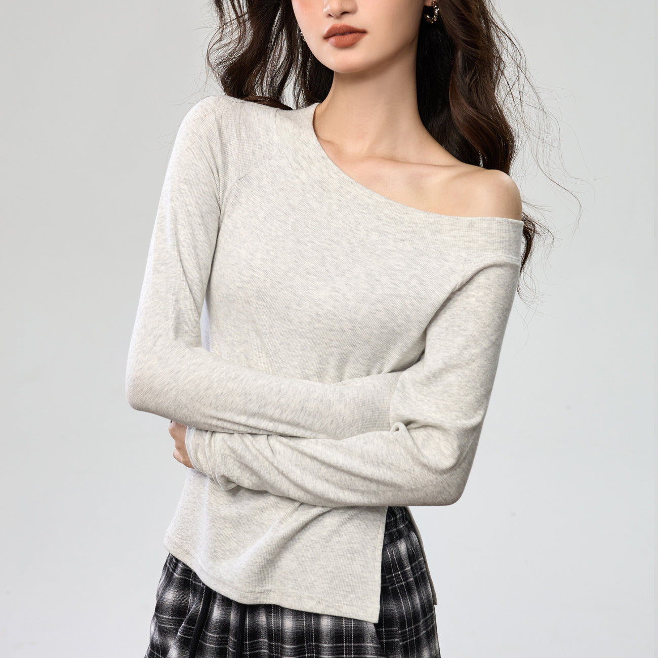 260G Youke silk, two wear one-word collar slanted shoulder temperament fashionable wear with split-ended long-sleeved T-shirt women's autumn bottoming top