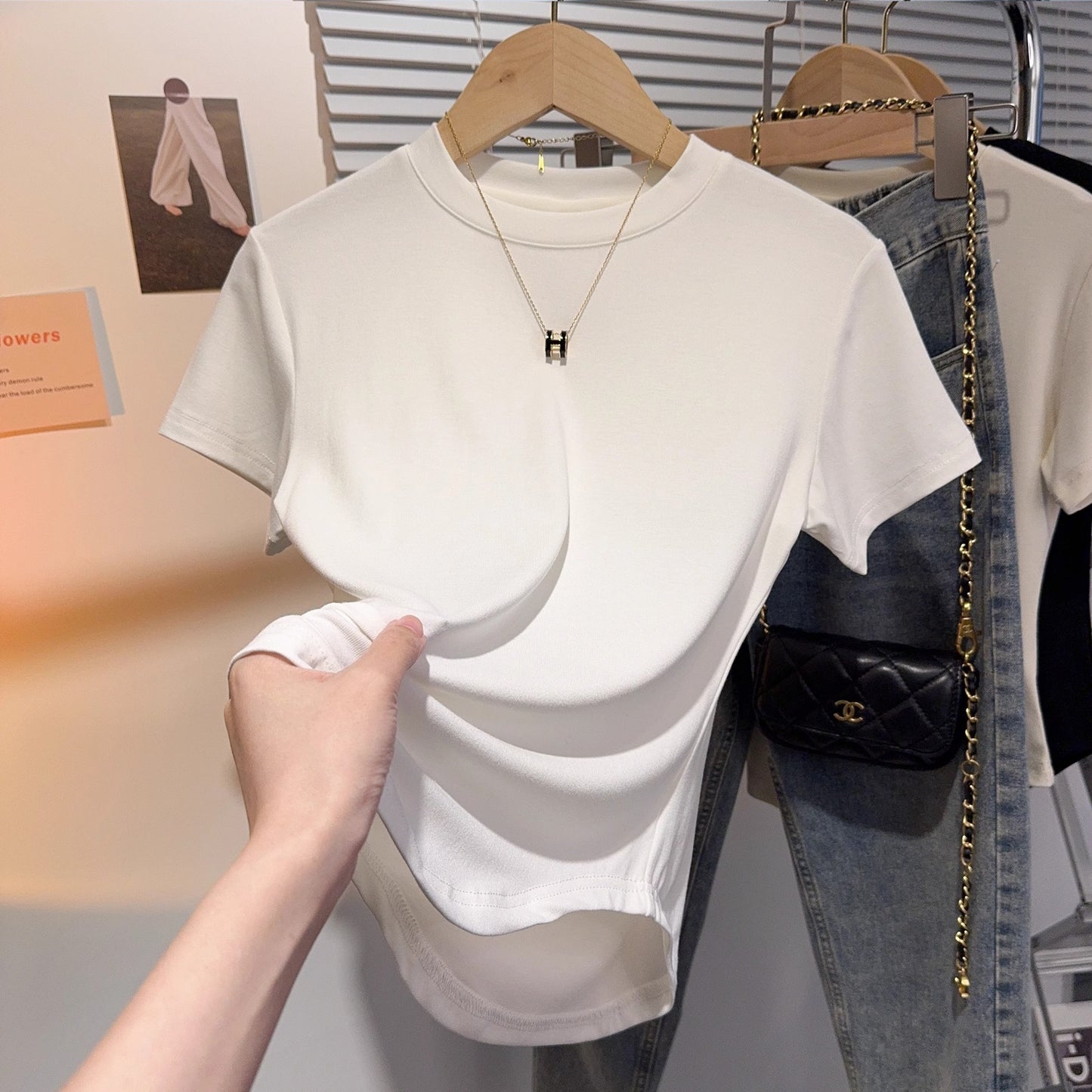 Short-sleeved T-shirt women's summer 2025 black small crew neck threaded waist slim-fitting versatile foreign-style top bottoming shirt