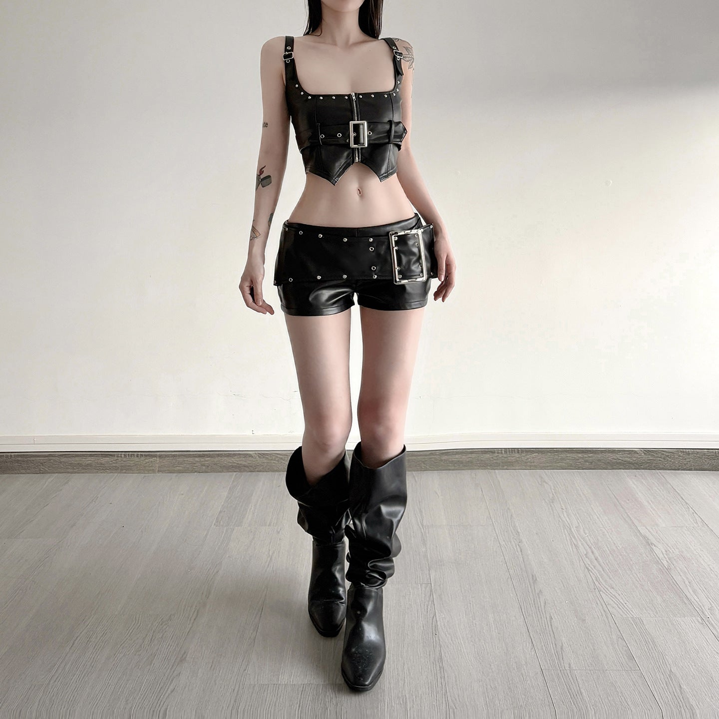 ins design sense rivet day buckle belt low waist leather pants Spice girl dark punk style straight versatile shorts