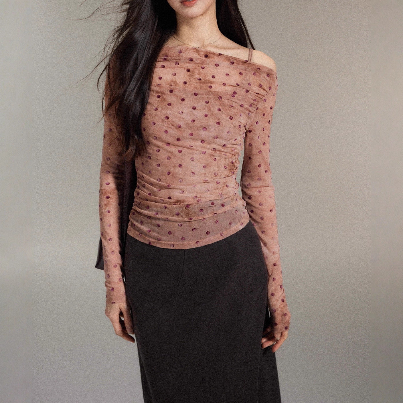 Eryang [Zhiqiu] One-word shoulder polka dot mesh yarn two-piece top for women's autumn slim and thin pleated long sleeves