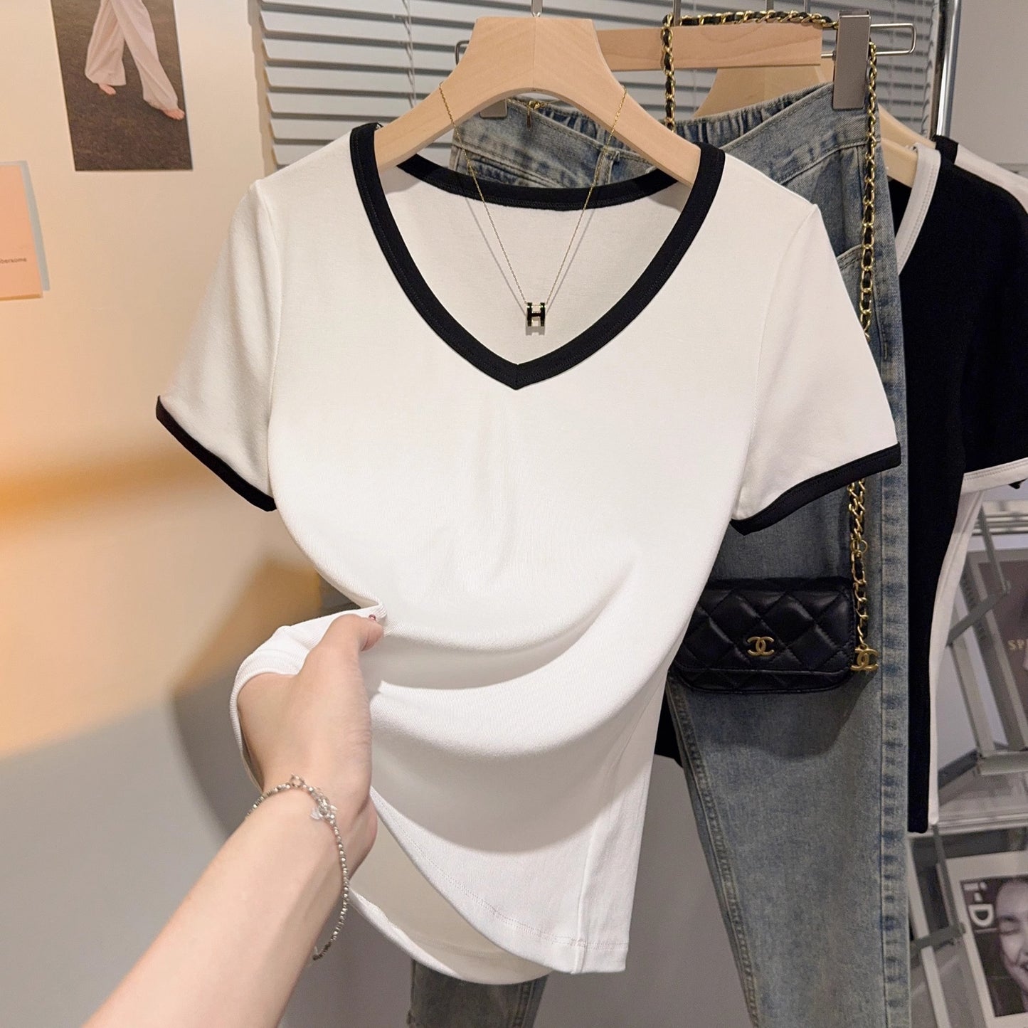 Chic short-sleeved T-shirt women's summer new slim-fitting unique contrasting color splicing temperament simple V-neck top bottoming shirt