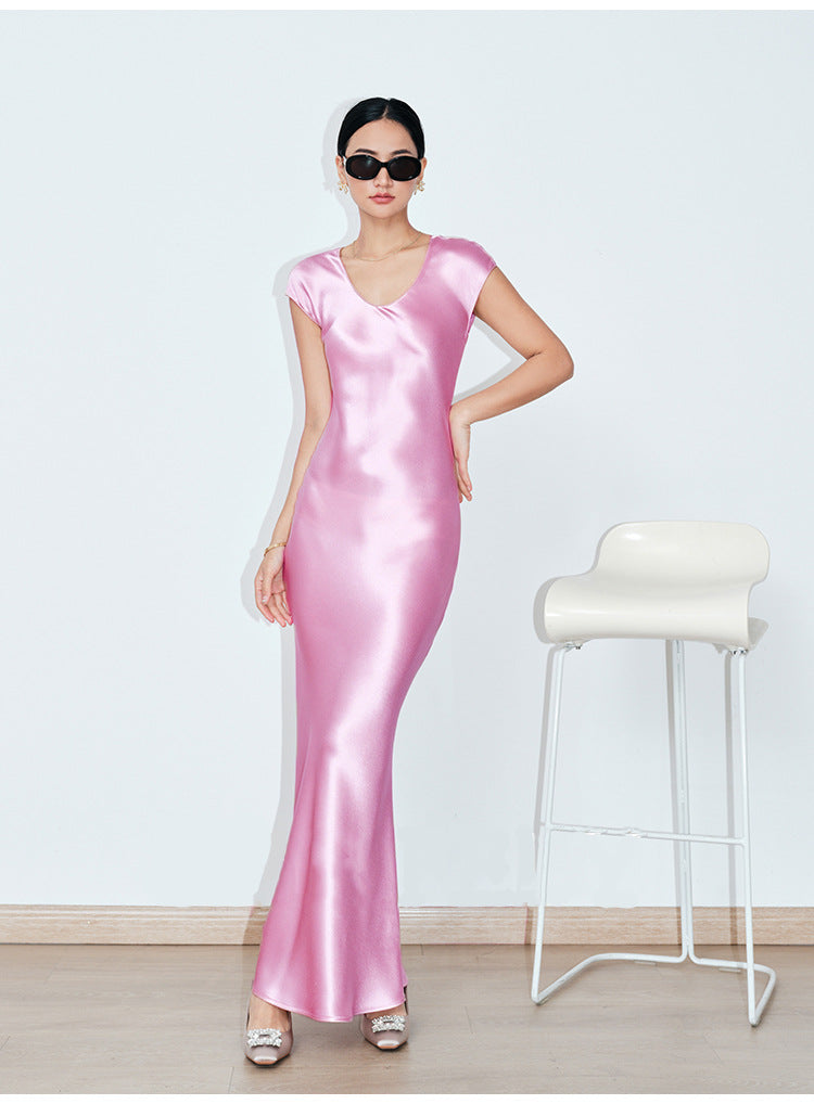 Keep it for yourself! Imported acetic acid satin dress 45 degrees oblique cut U-neck acetic acid satin long dress with stylish pendant
