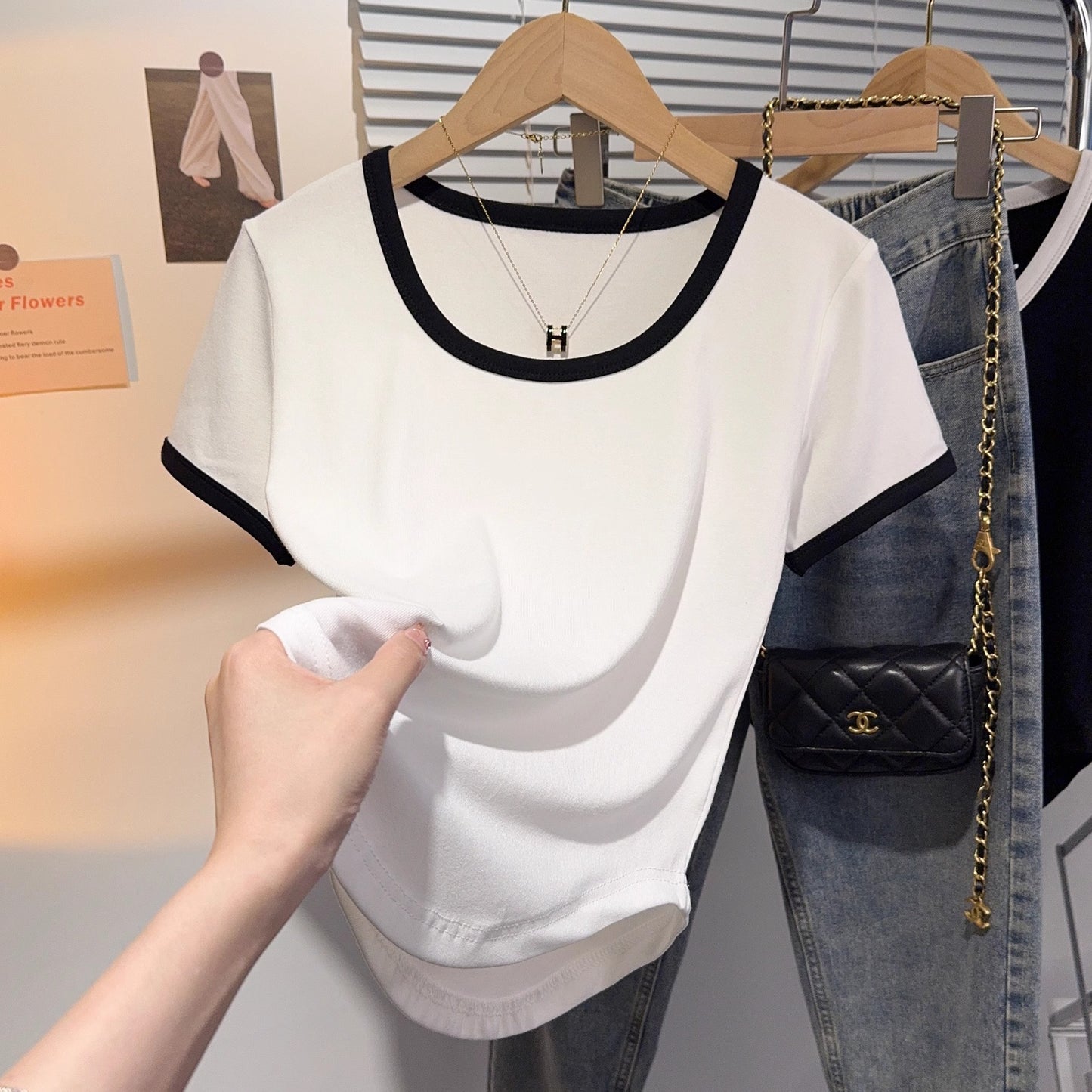 U-neck short-sleeved T-shirt women's 2025 new high-end design contrasting color splicing bottoming shirt slim-fitting versatile white top