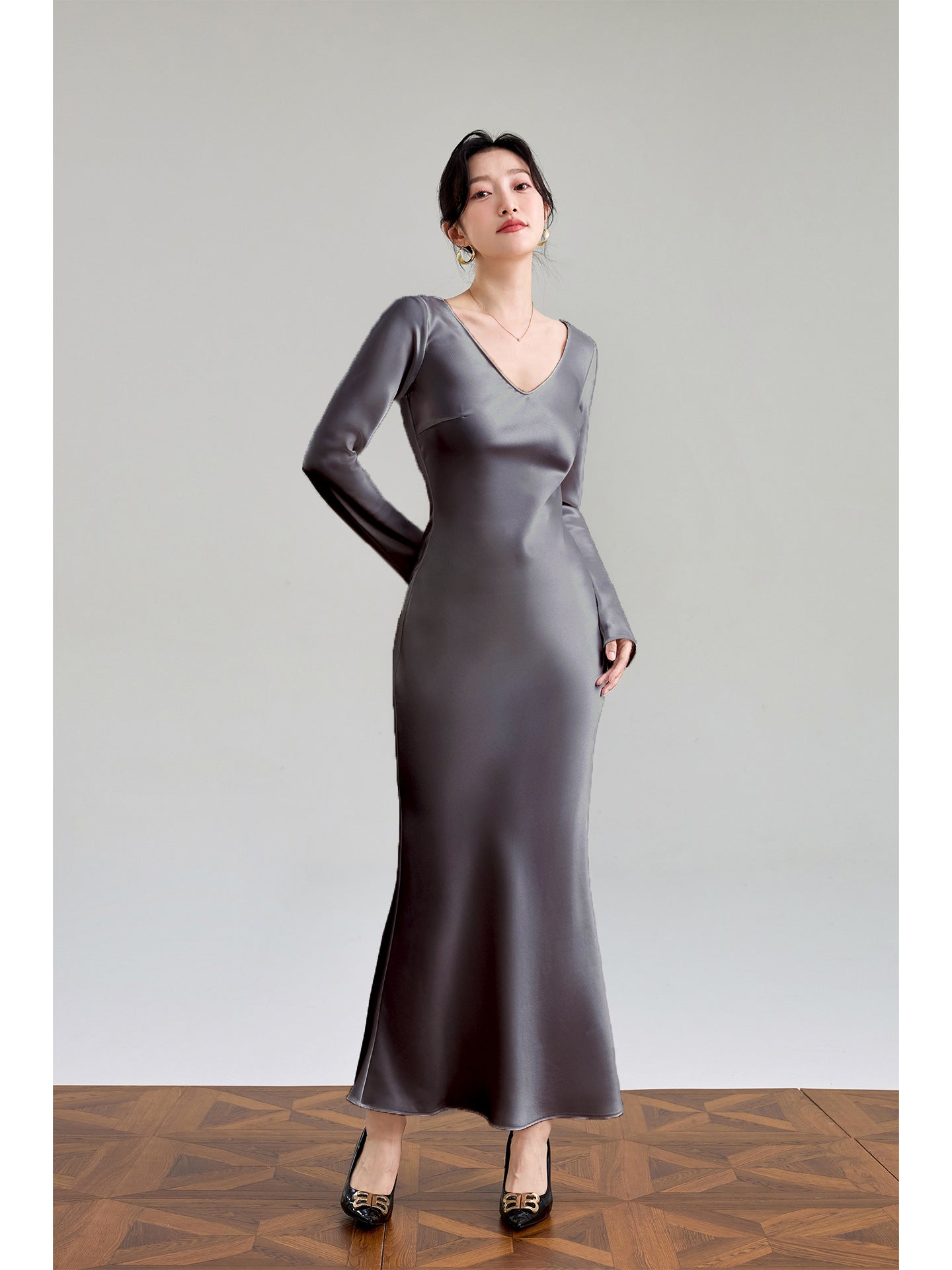 Haute couture imported acetic acid V-neck satin one-piece dress temperament oblique cut long dress fish tail advanced sense French