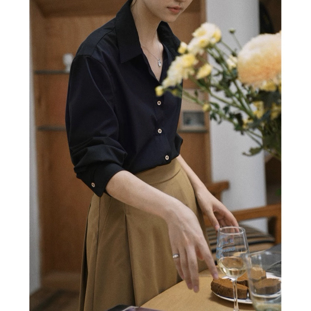 Jicouture Black Gold Buckle Classic Versatile Shirt French Retro Fashion Long Sleeve Top Women's Premium Autumn