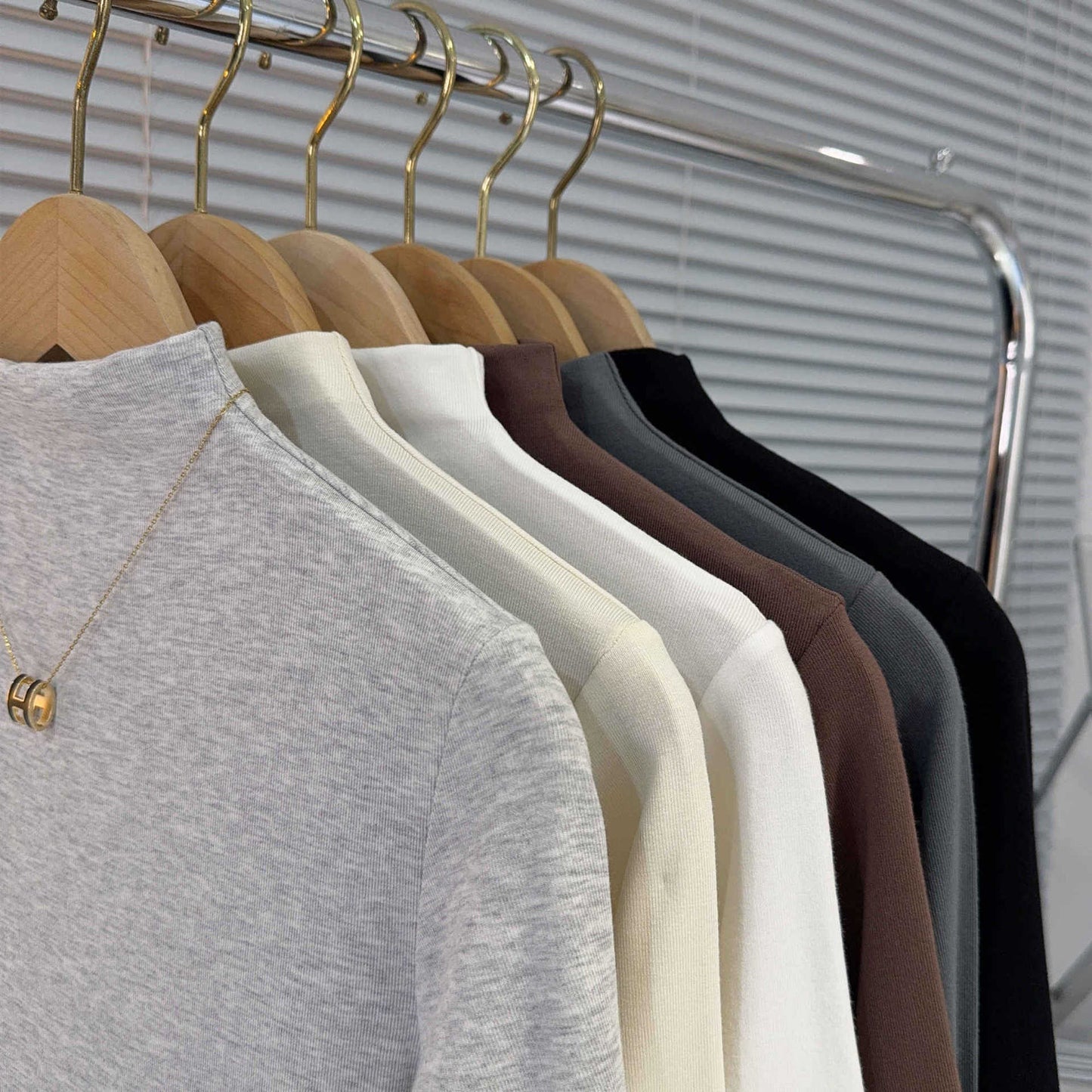 Medium-sleeved threaded bottoming shirt women's semi-turtleneck slim-fitting inner 2025 new five-quarter-sleeved spring and summer foreign-style versatile top