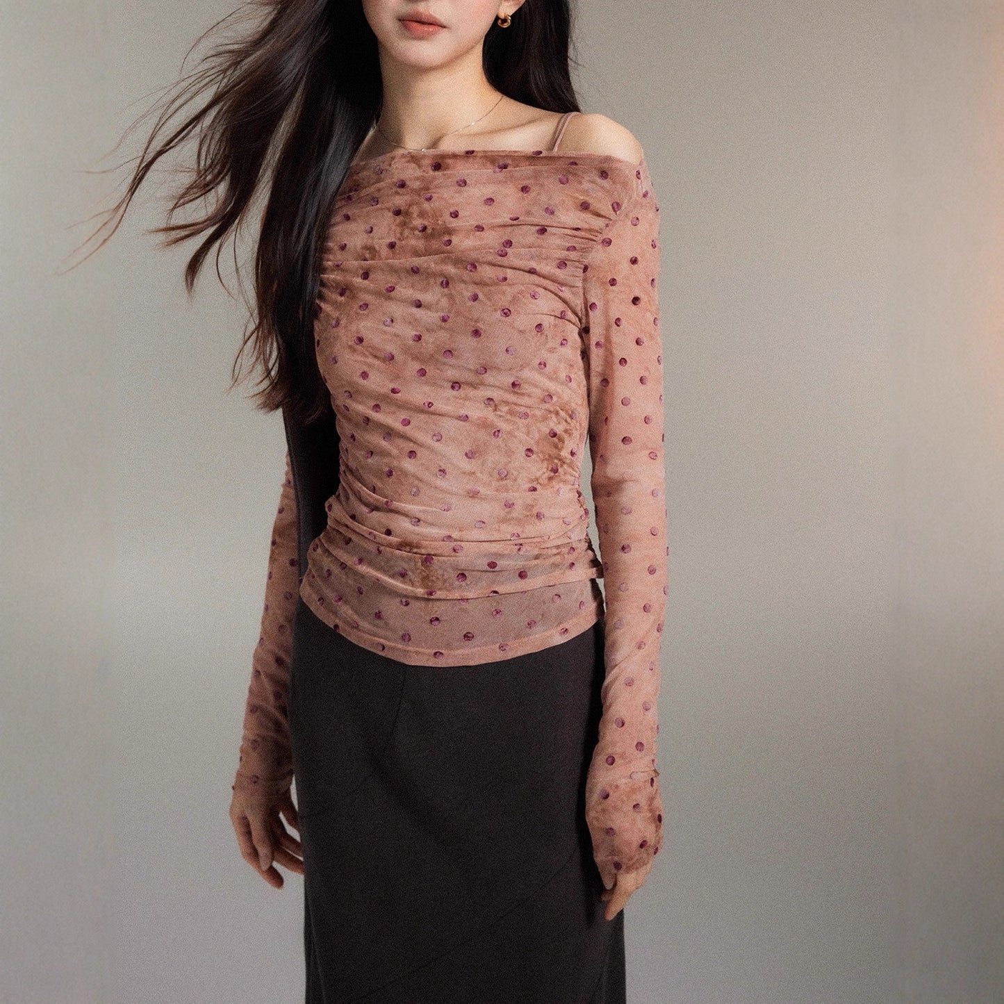 Eryang [Zhiqiu] One-word shoulder polka dot mesh yarn two-piece top for women's autumn slim and thin pleated long sleeves