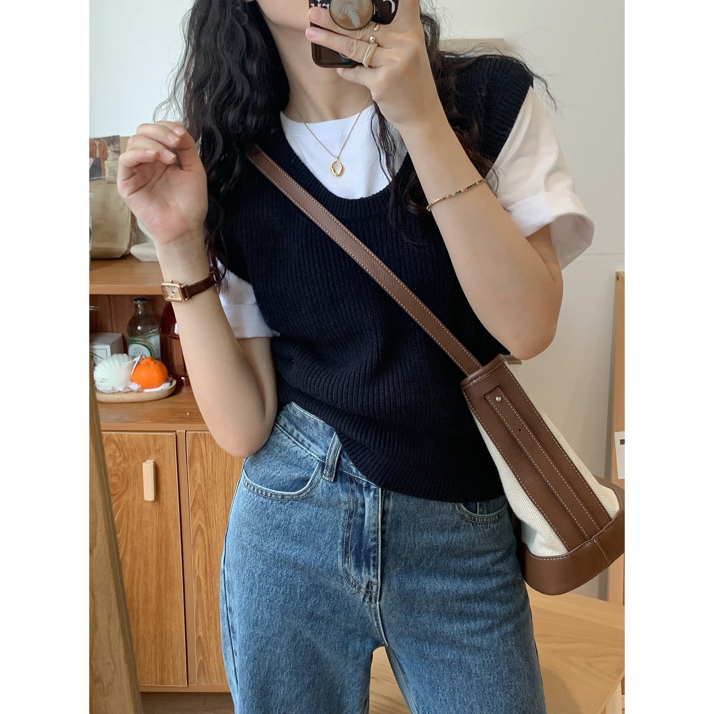 Layered in early autumn, small people loose and lazy, low crew neck vest, versatile knitted vest girl