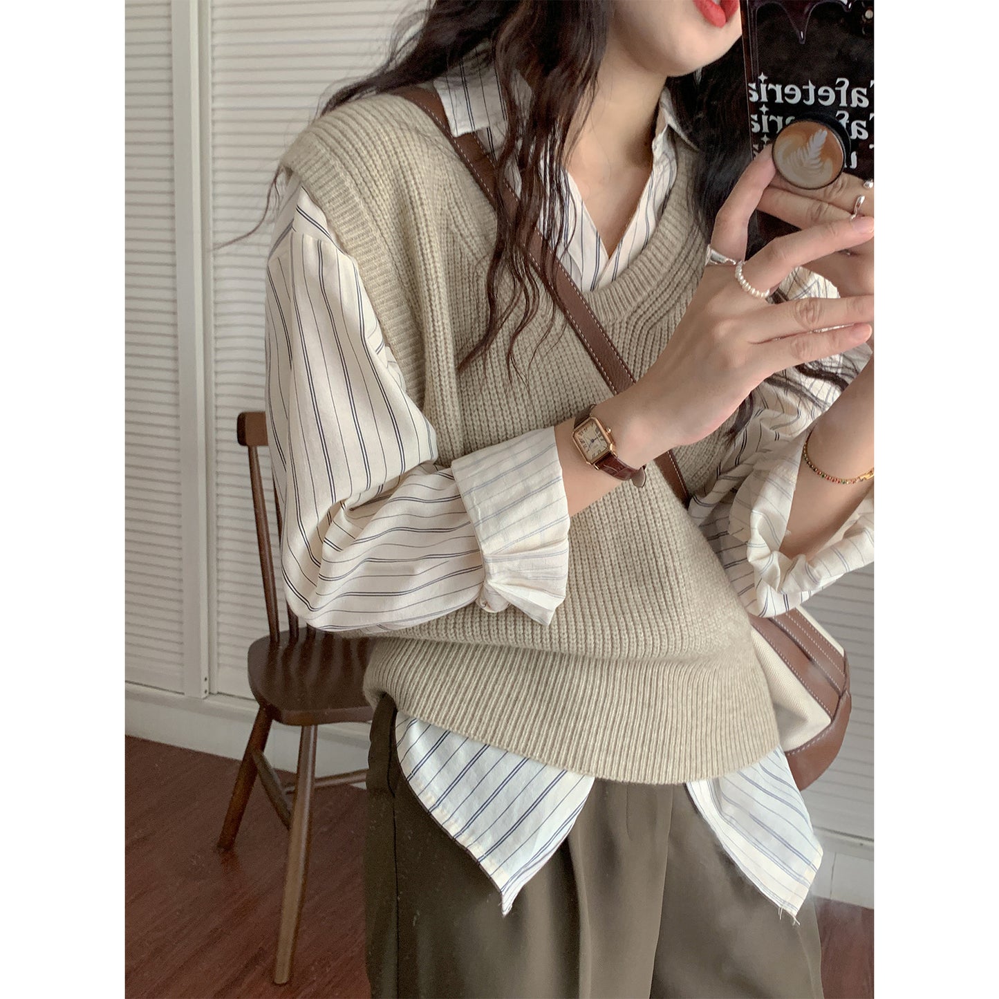 Layered in early autumn, small people loose and lazy, low crew neck vest, versatile knitted vest girl