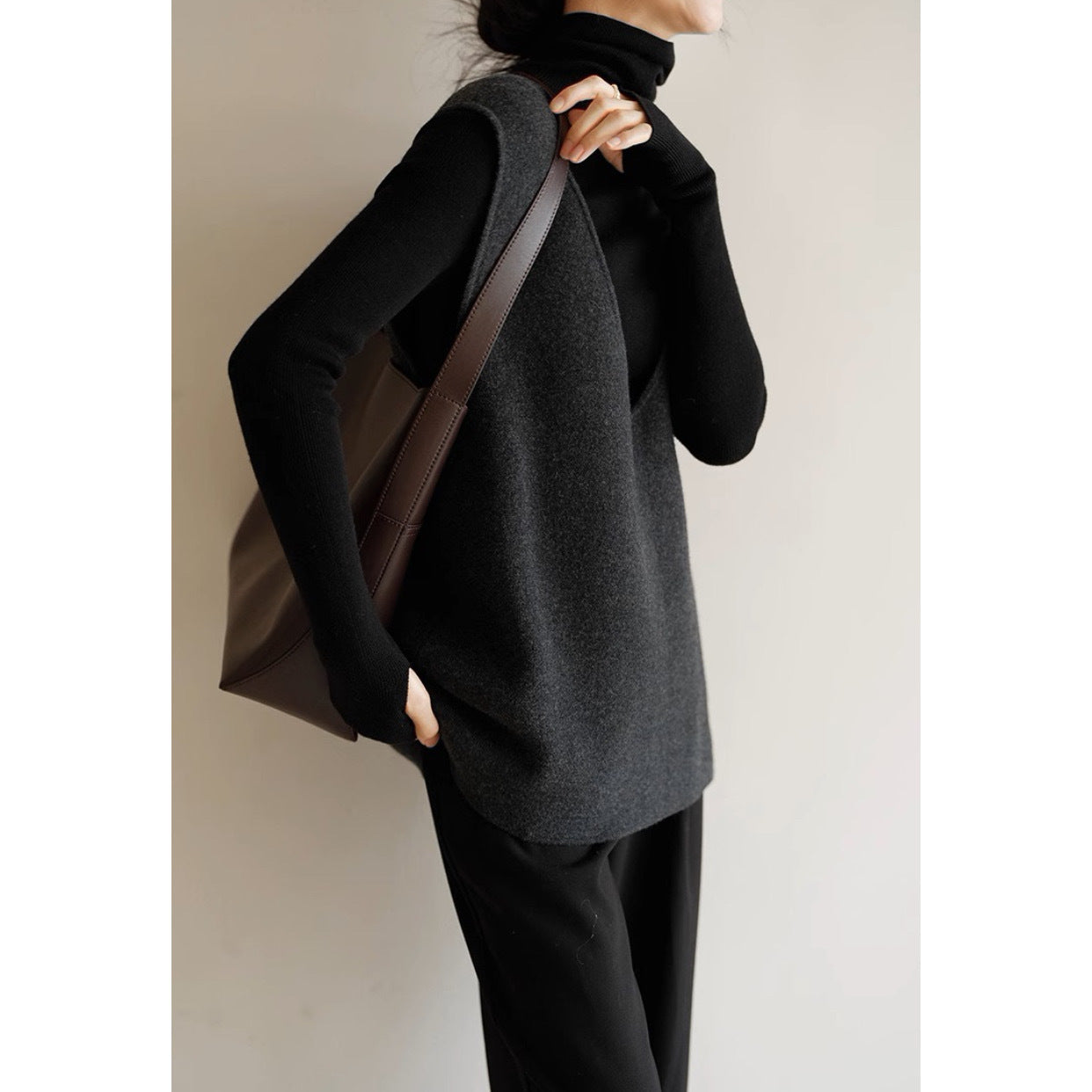 Versatile, simple, advanced relaxation, stacked and thin knitted vest vest