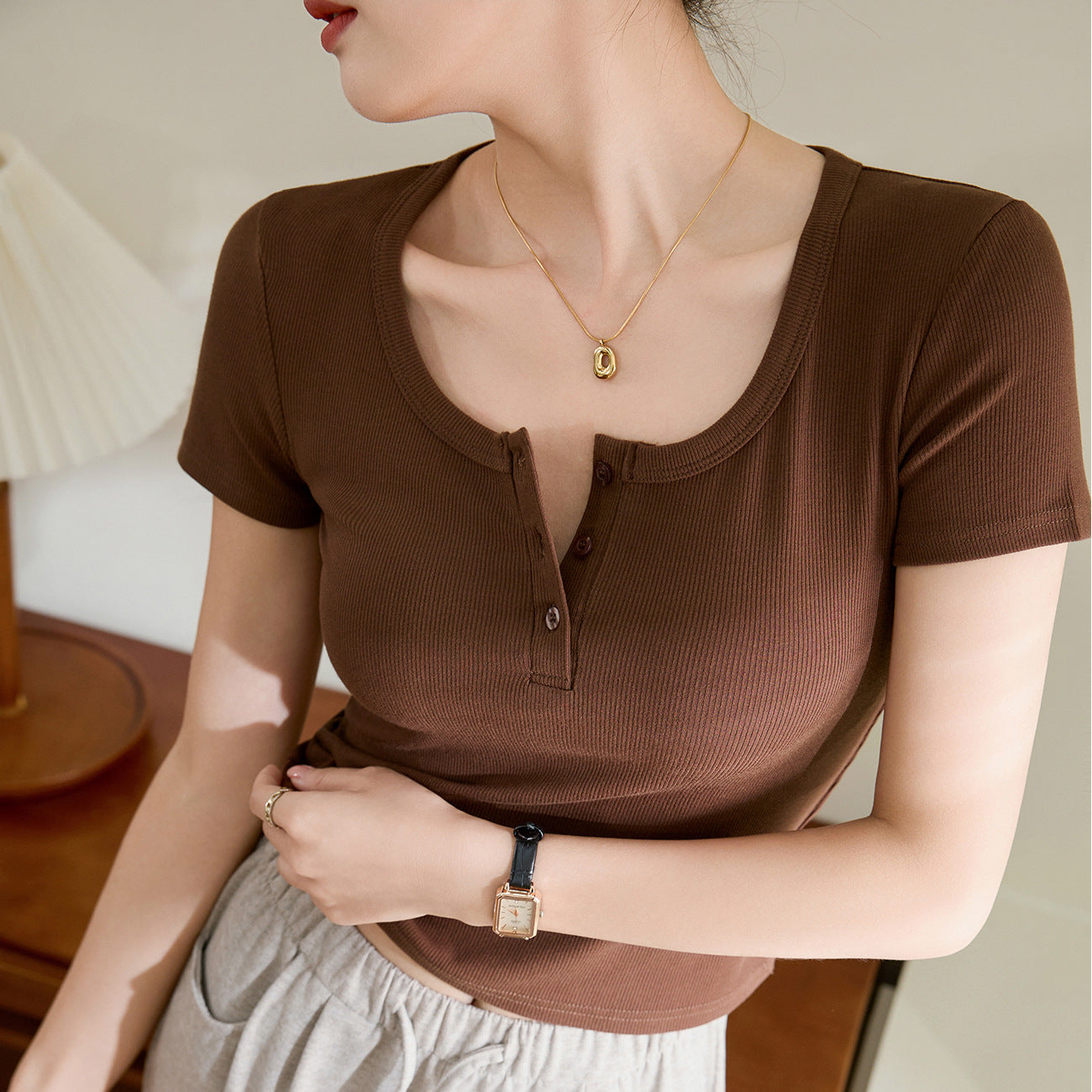 [Use good materials] High-waisted short T-shirt women's summer 2026 new button-up U-neck short-sleeved top threaded cotton bottoming shirt