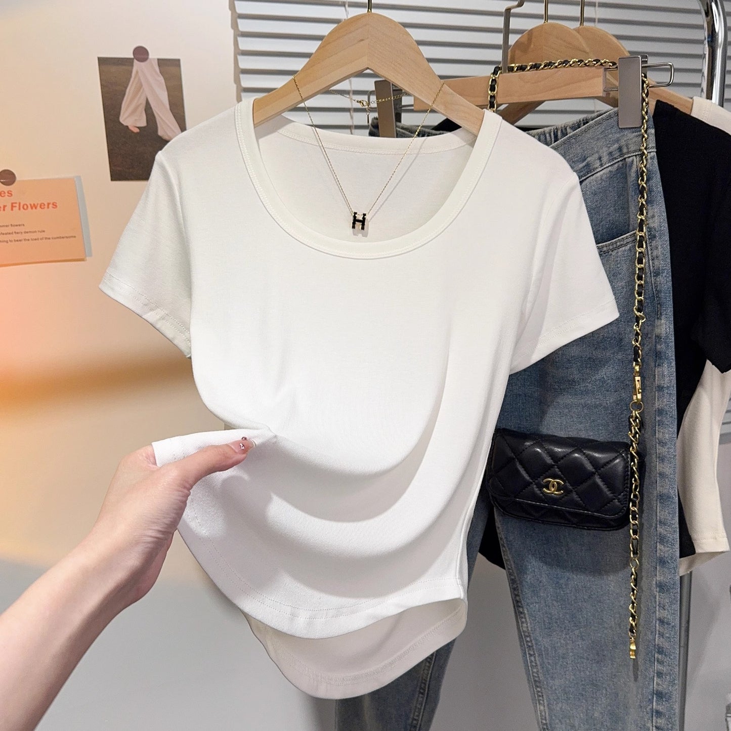 Foreign-style curved hem top women's U-neck threaded bottoming shirt 2025 summer new slim-fitting white short-sleeved T-shirt