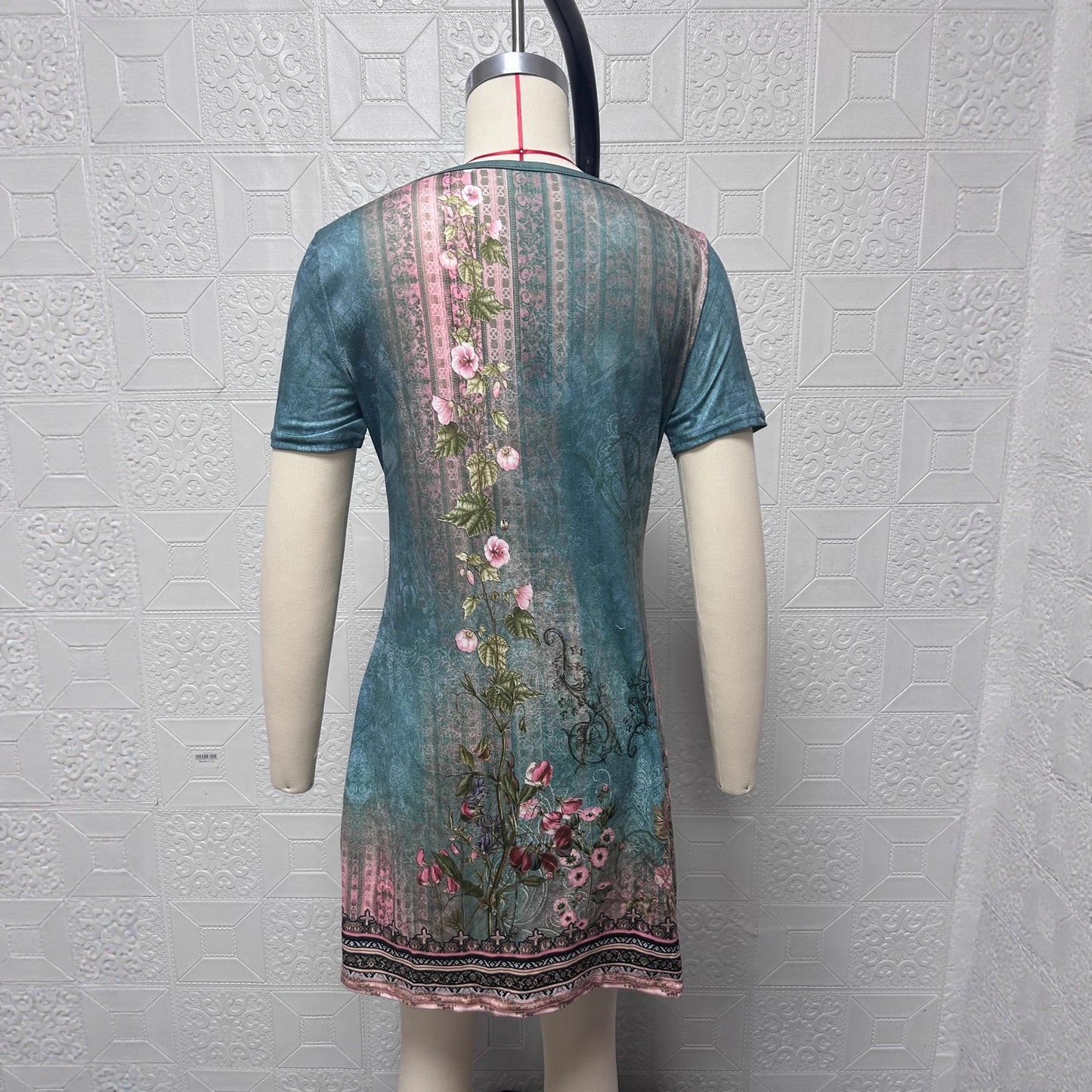 2025 Amazon Temu spring and summer European and American cross-border women's clothing new celebrity style printing casual V-neck short-sleeved dress