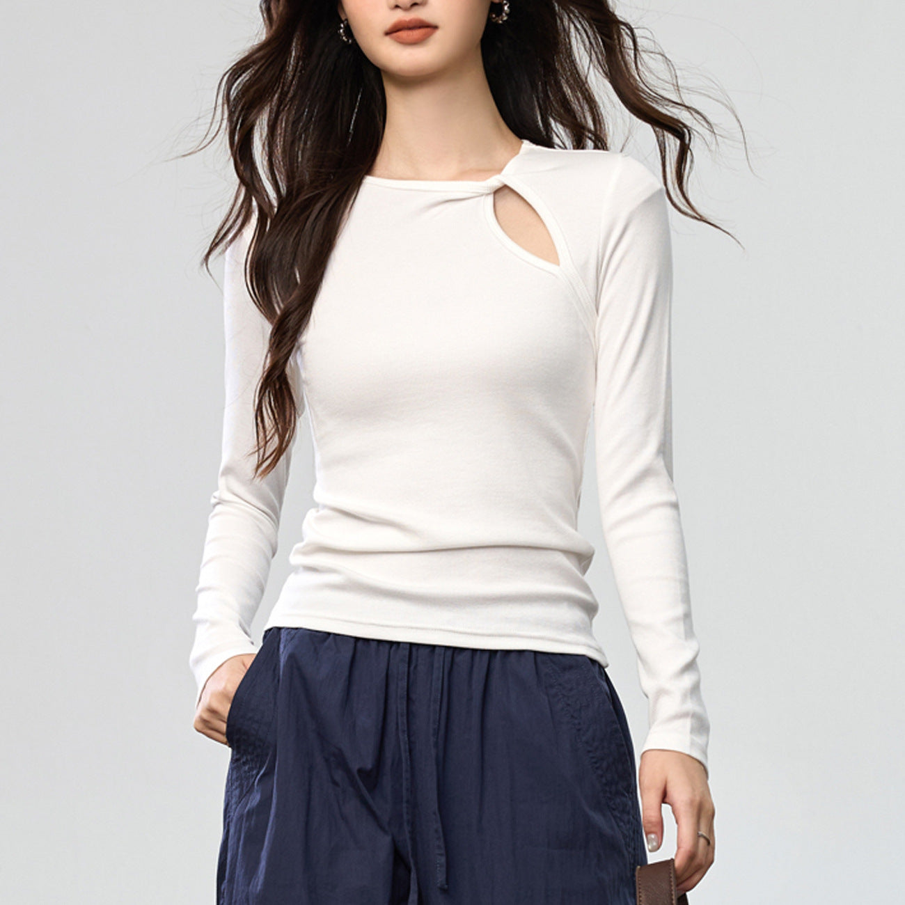 260G Youke silk, high-end design sense hollow temperament long-sleeved T-shirt women's early autumn French outer twist top