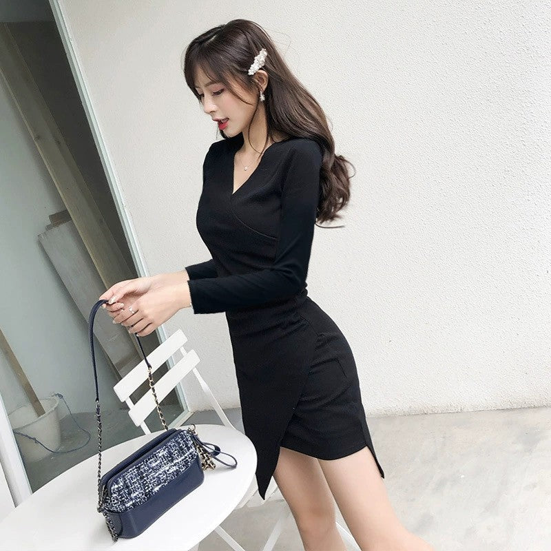 Temperament shows irregular figure dress women's waist 2026 autumn new V-neck slim fit black pure desire skirt