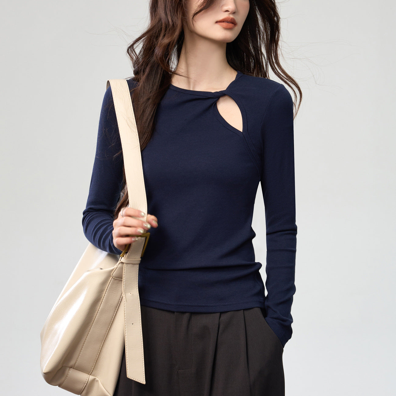 260G Youke silk, high-end design sense hollow temperament long-sleeved T-shirt women's early autumn French outer twist top