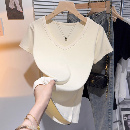 Today, it is popular to wear Korean-style front shoulder summer clothes, fashionable, foreign and versatile, high-end sense, chic contrasting color v-neck top.
