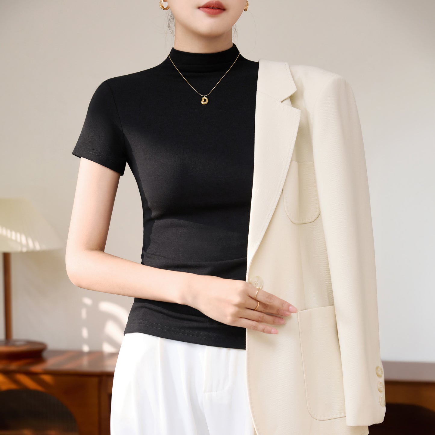 High-end unique T-shirt straight shoulder threaded short sleeve semi-high neck slim base shirt women's summer sexy hot girl top top