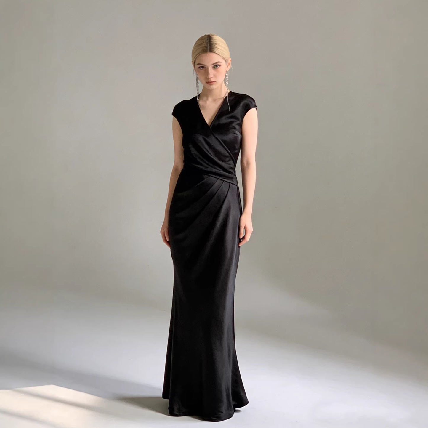 Haute couture French high-end feeling daughter feeling expensive feeling temperament satin overlapping V-neck summer waist thin fishtail dress