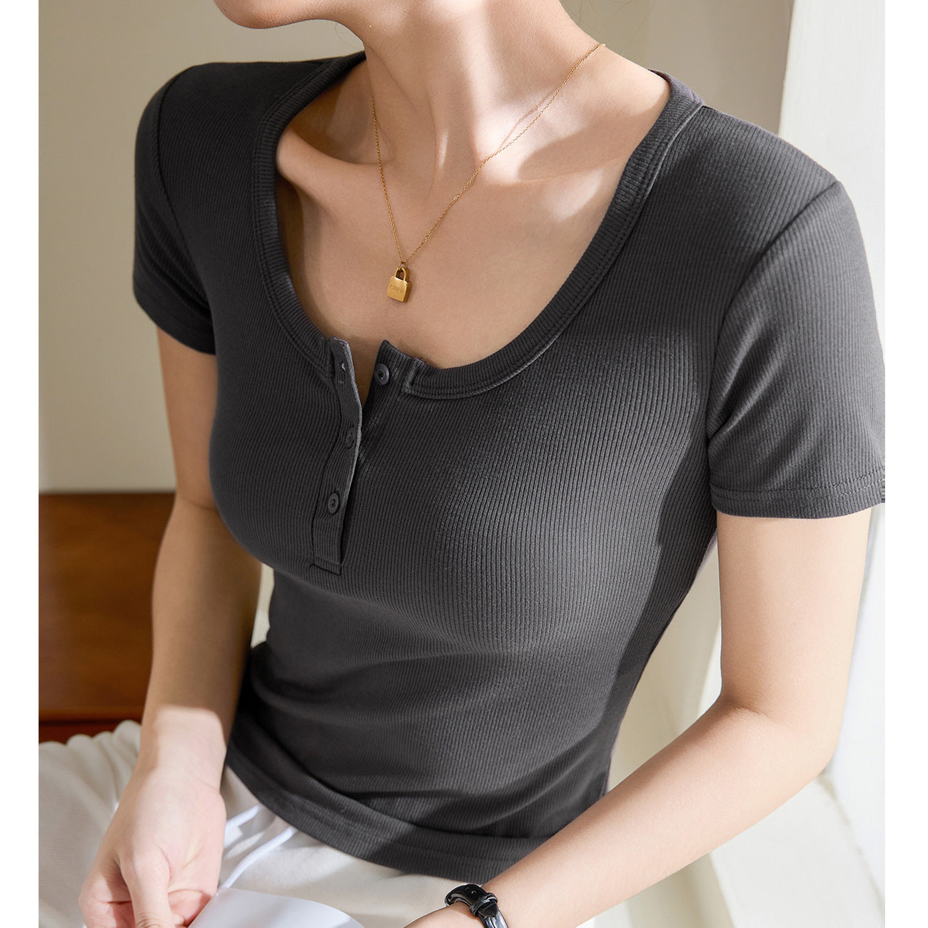 [Use good materials] High-waisted short T-shirt women's summer 2026 new button-up U-neck short-sleeved top threaded cotton bottoming shirt