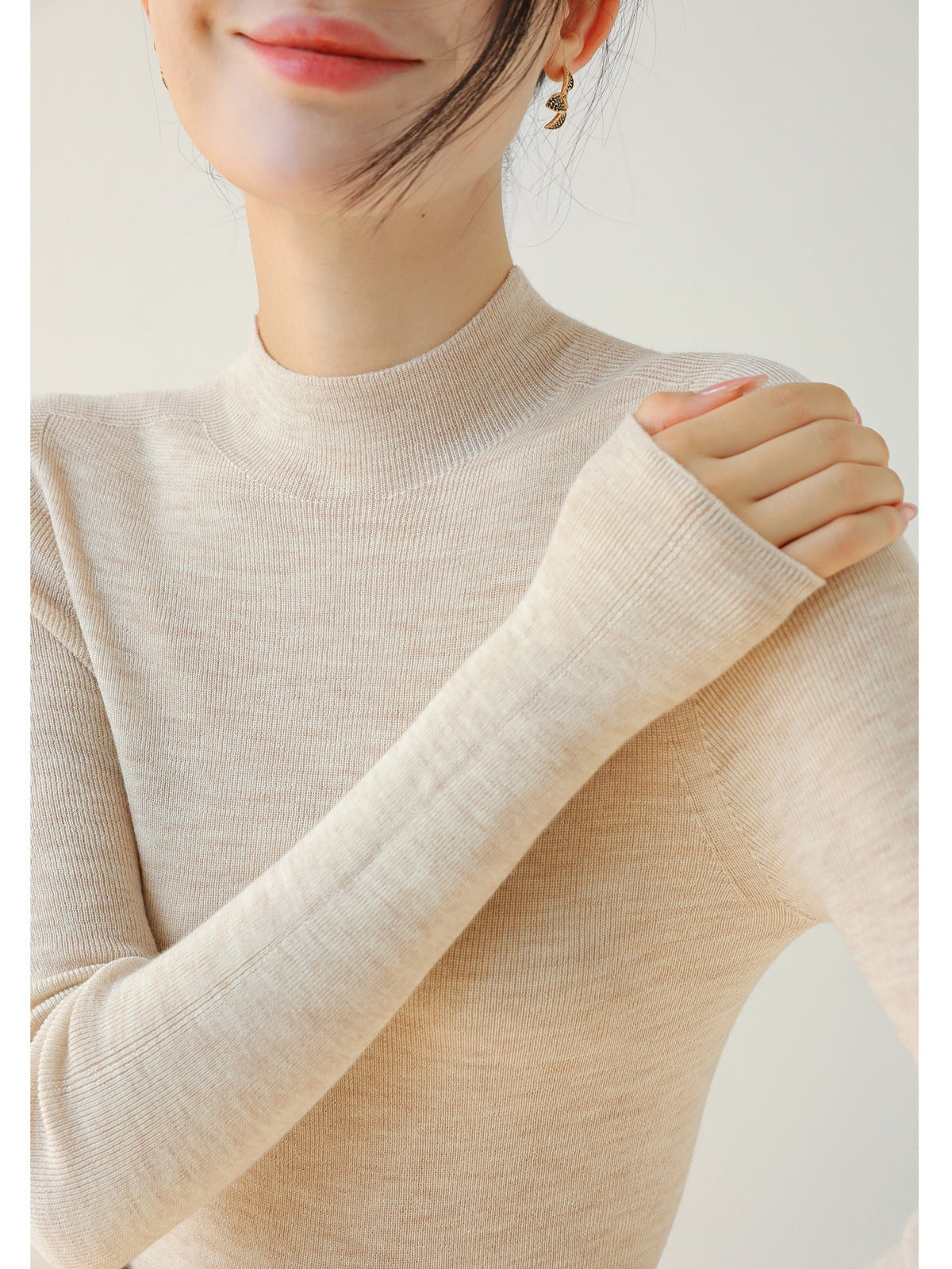 High-end Yangtze yarn semi-turtleneck seamless integrated pullover knitted sweater women's autumn slim-fit full wool backing sweater white