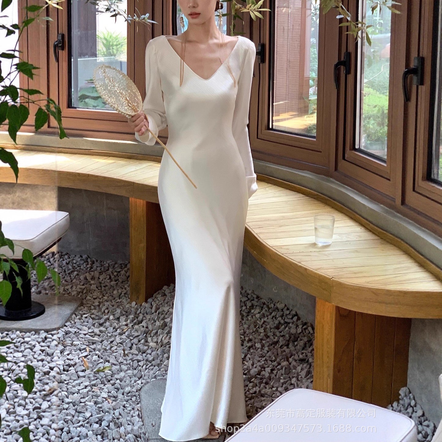 Haute couture imported acetic acid V-neck satin one-piece dress temperament oblique cut long dress fish tail advanced sense French