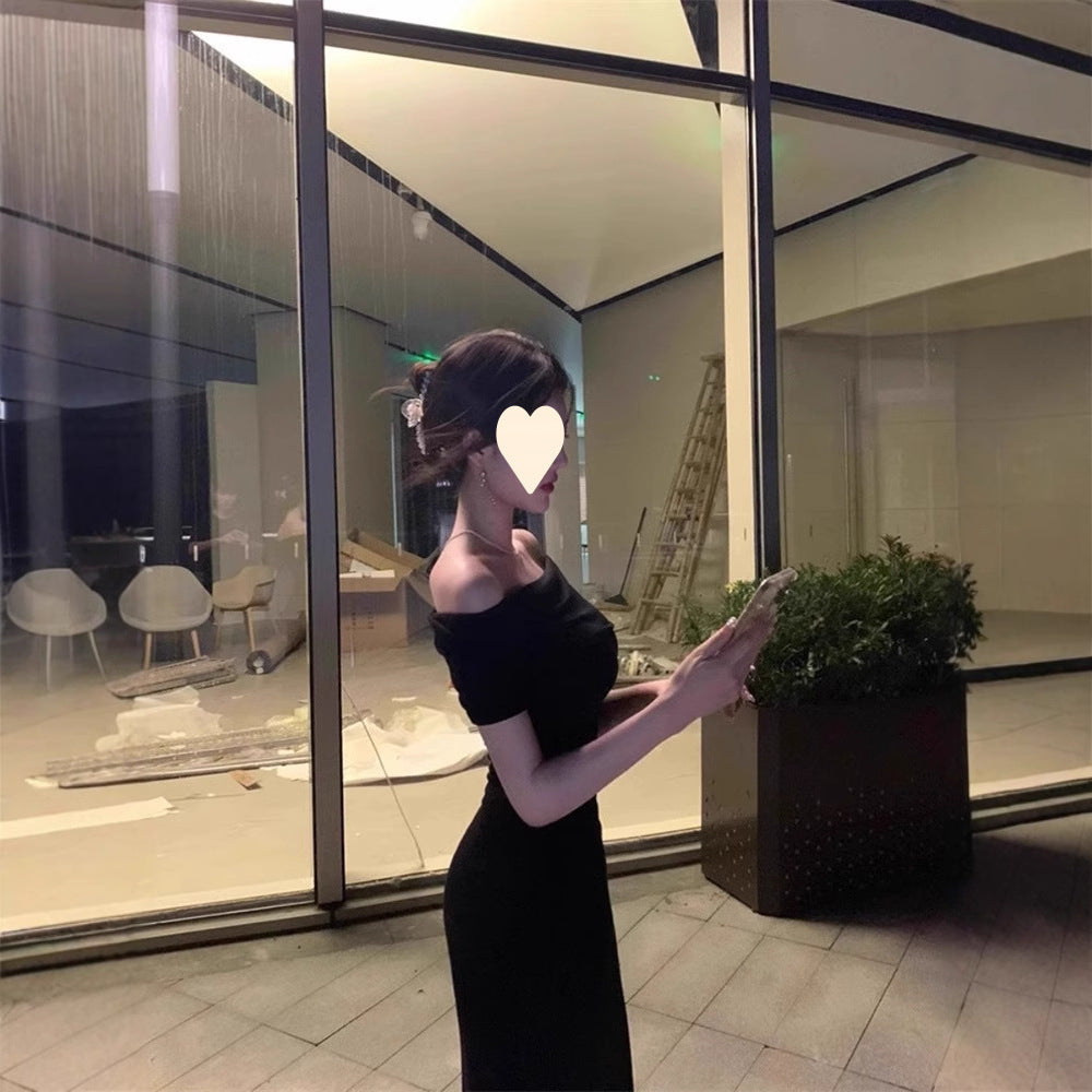 Gao Leng Yujie wore a black one-line neck dress, a woman's summer temperament, slim and slim, and a waist and hip length skirt