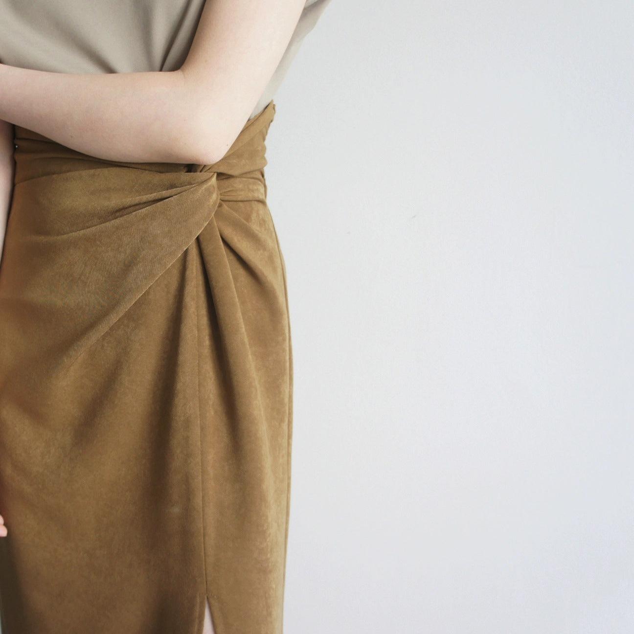 JOJOZ mustard matte texture cross design high waist side slit knee skirt temperament fashionable women's bottoms