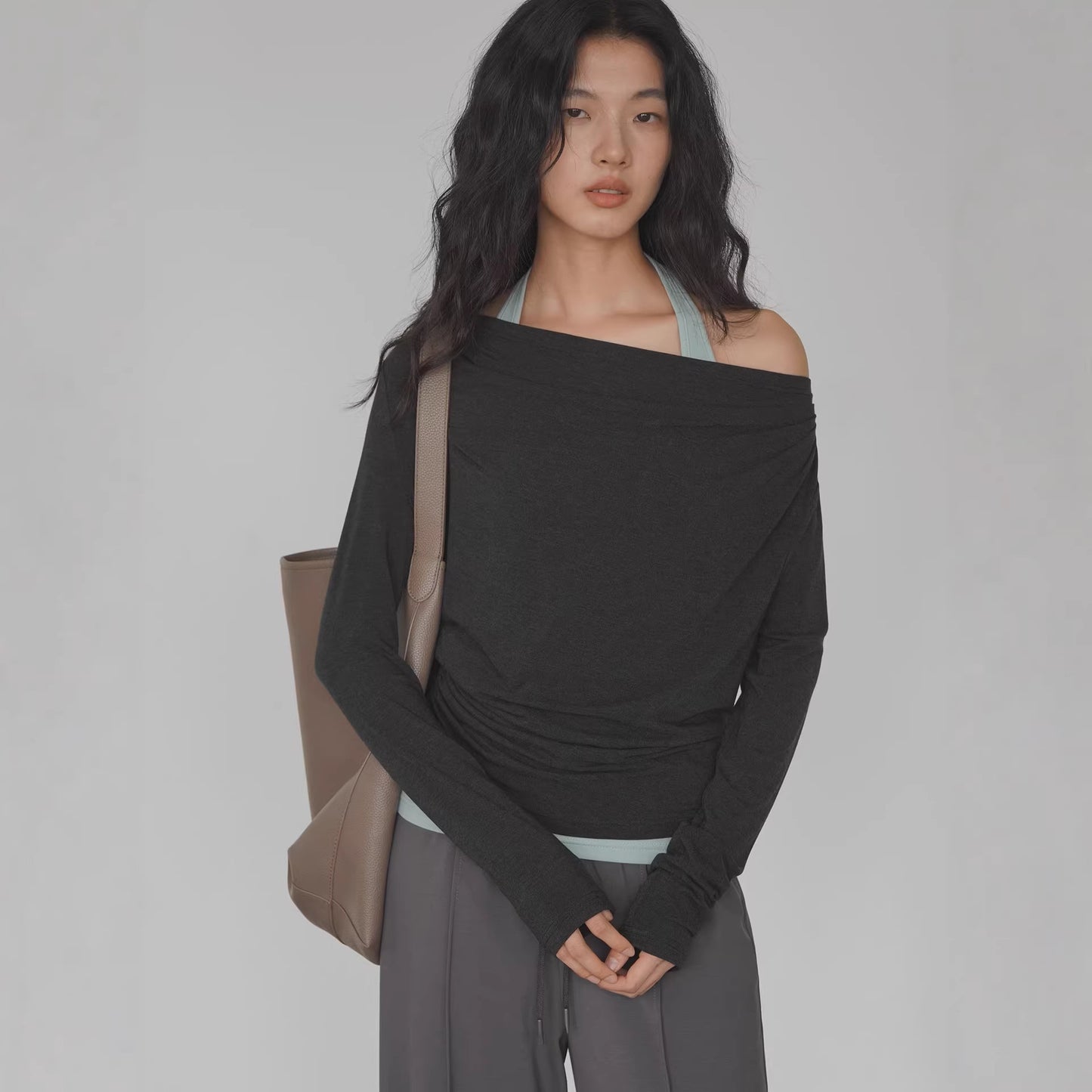 EIGHTMONTH Spice Girl Stacking Suit Gray Off-Shoulder Top + Light Green Inner Fashion Careful Machine Two-piece Set