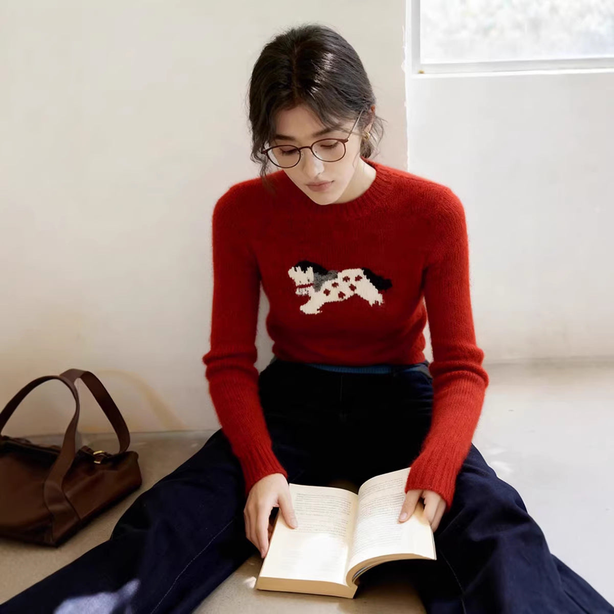 2025 winter senior feeling super good-looking soft waxy lazy wind age reduction unique relaxation New Year's red knitted sweater women