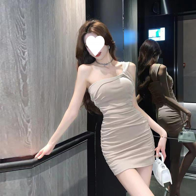 Mini skirt, pure Spice Girl design sense, slanted shoulders, slim fit, buttocks, small man, light and mature wind, suspenders, pleated dress, summer