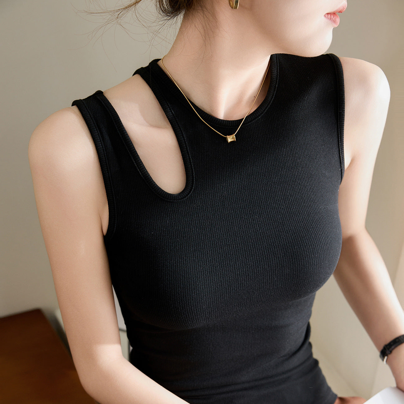 [Selection of good materials] American design sense hollow vest women's summer 2026 new high elastic threaded cotton tight T-shirt