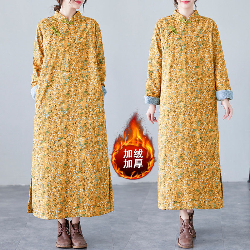 The real shot will be in the winter of 2025. The new retro literary disc buckle is piled and thickened. The improved cheongsam plus size long-sleeved dress.