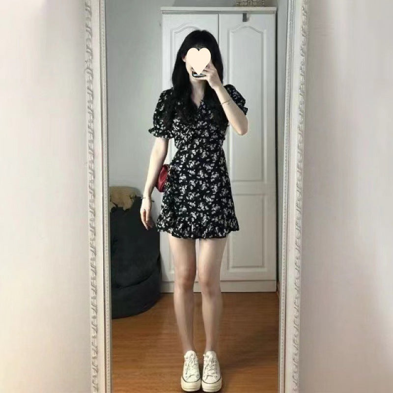 French short black floral dress, women's sweet and lustful skirt, puff sleeves, waist design, niche sense