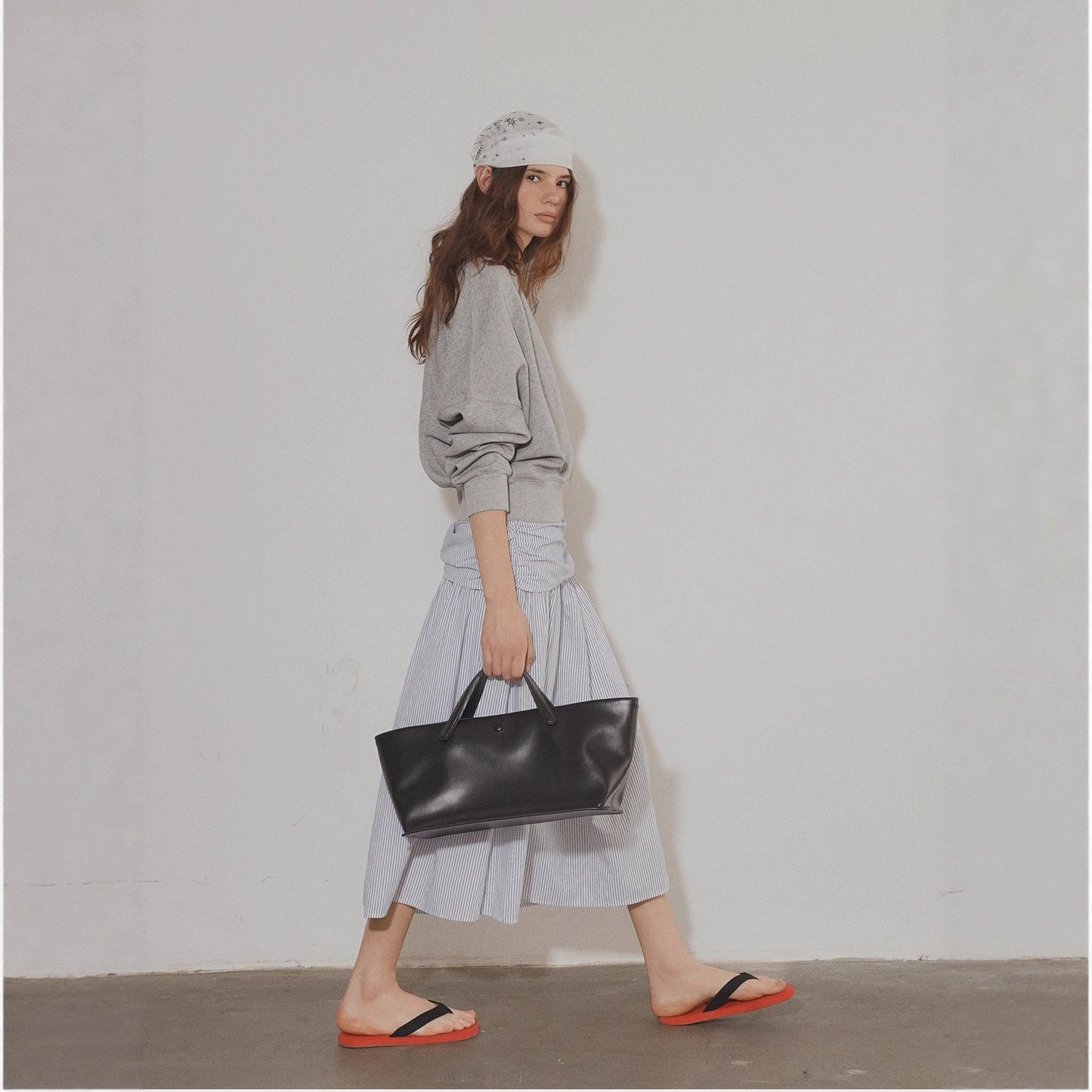 Lofi chIose gray V-neck casual sweatshirt women's new high-end loose slimming cover-up top for autumn