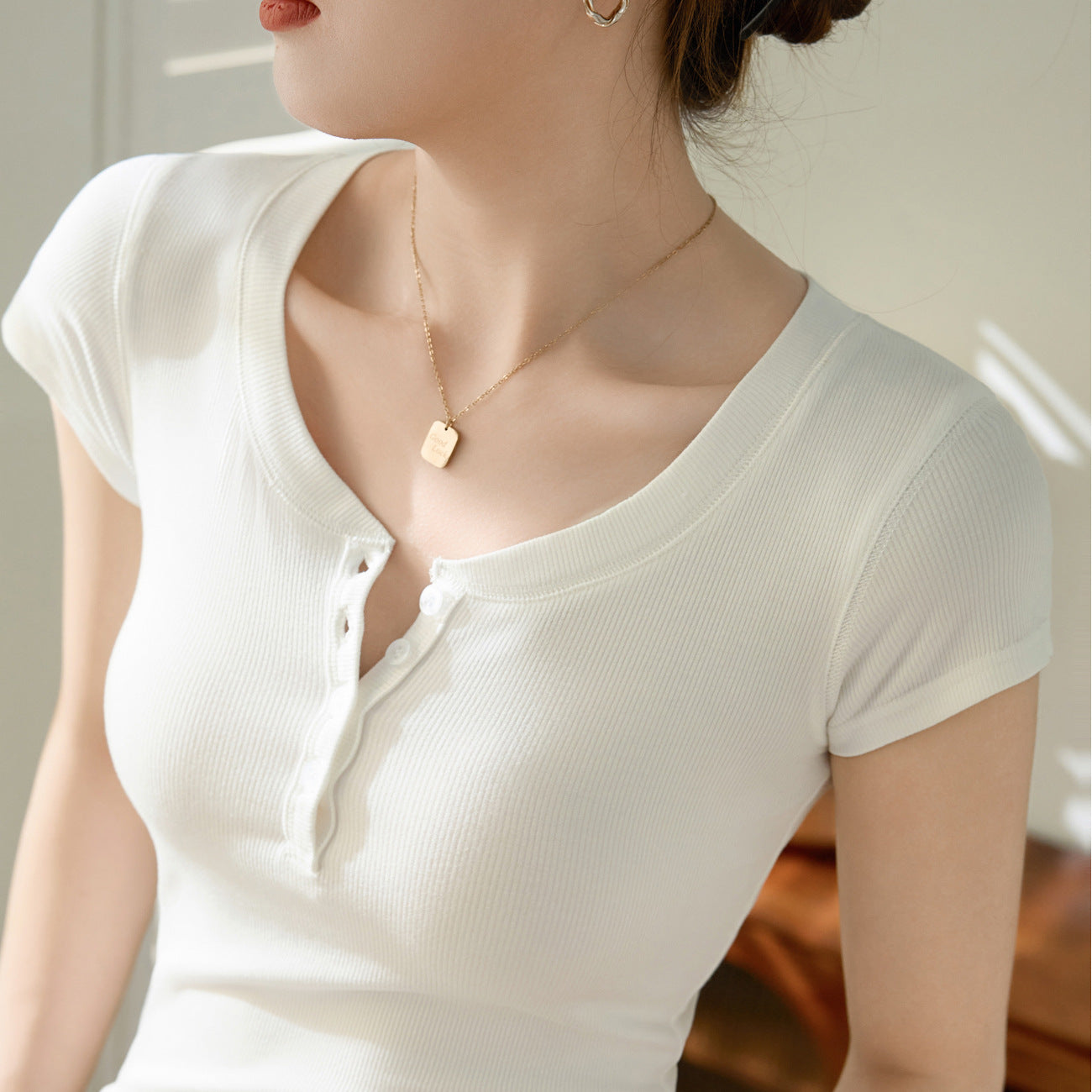 [Use good materials] High elastic threaded cotton V-neck button-down short-sleeved T-shirt women's summer 2026 new slim-fitting and thin bottoming shirt