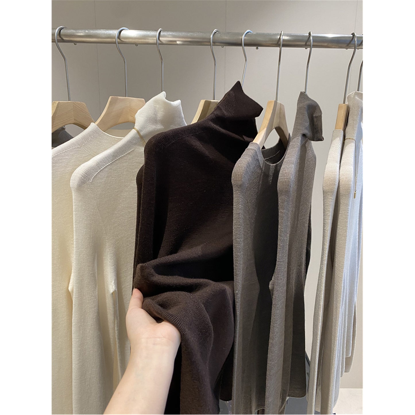 IN BLUE 100 wool! Yangzi yarn seamless machine washable fashion bottoming sweater knitted sweater women's sweater