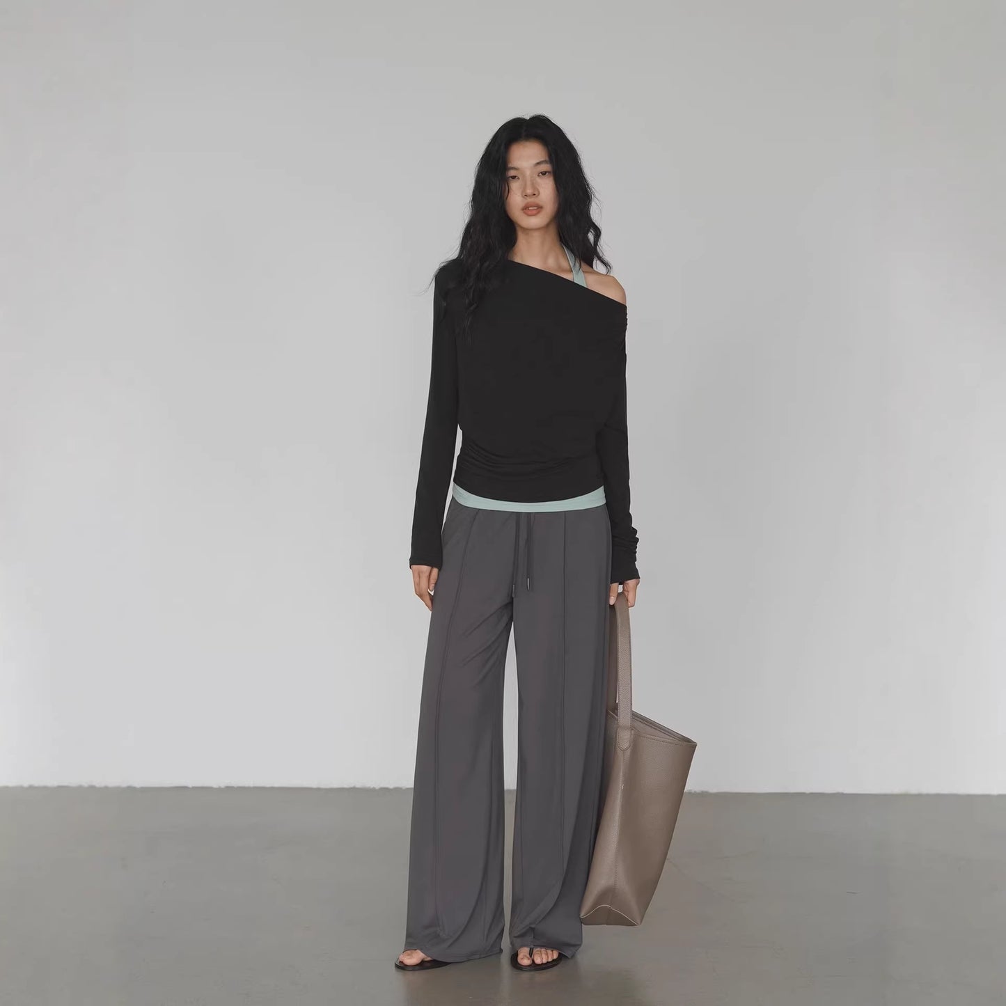 EIGHTMONTH Spice Girl Stacking Suit Gray Off-Shoulder Top + Light Green Inner Fashion Careful Machine Two-piece Set