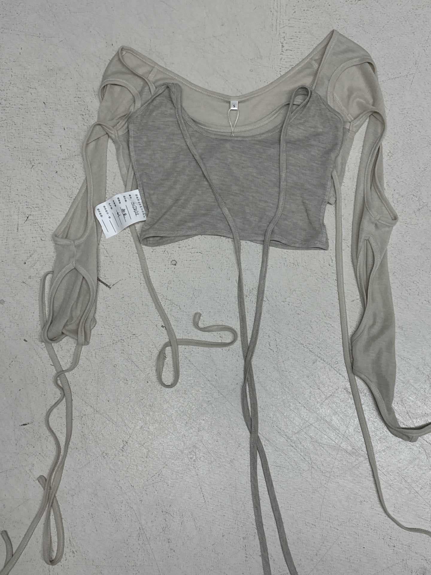 Structural hollowed-out fake two-piece long-sleeved T-shirt, star with the same design, Spice Girl style high-waisted short top